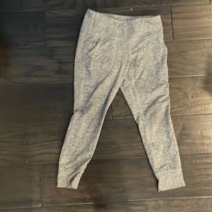 NWOT-Zella yoga leggings 3/4 with pockets  ( M)